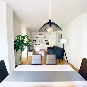 https://amplio-y-luminoso-apartamento-en-el-centro-de-malaga.hotelsinnerja.org